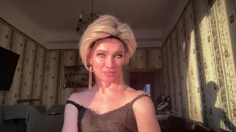 Snapshot of maridekoks chatting on 02.05.25 Mari online show from 02.05.25