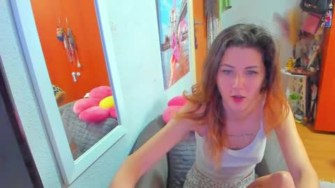 Snapshot of marie_marie03 chatting on 03.12.25 Marie online show from 03.12.25