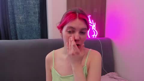 Snapshot of marie_reyess chatting on 04.17.26 Marie 3 online show from 04.17.26