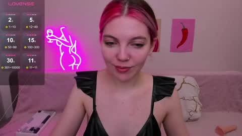 Snapshot of marie_reyess chatting on 04.25.26 Marie 3 online show from 04.25.26