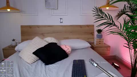 Snapshot of mariee_rosee chatting on 07.10.26 Mary online show from 07.10.26