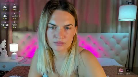 Snapshot of mariel_lie chatting on 10.07.25 Mariel online show from 10.07.25