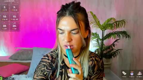 Snapshot of mariel_lie chatting on 10.14.25 Mariel online show from 10.14.25