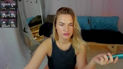 Snapshot of mariel_lie chatting on 11.12.25 Mariel online show from 11.12.25