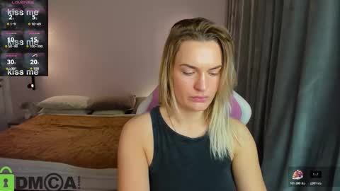 Snapshot of mariel_lie chatting on 11.17.25 Mariel online show from 11.17.25