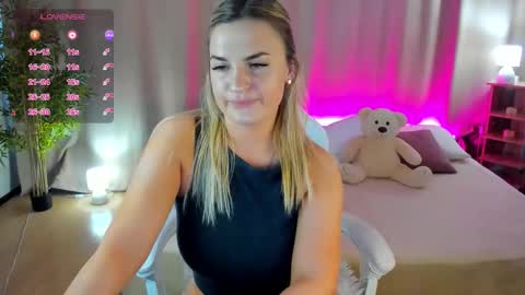 Snapshot of mariel_lie chatting on 03.12.26 Mariel online show from 03.12.26