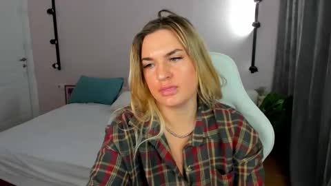 Snapshot of mariel_lie chatting on 03.23.26 Mariel online show from 03.23.26