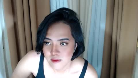 Snapshot of marikosue01 chatting on 12.14.25 marikosue online show from 12.14.25