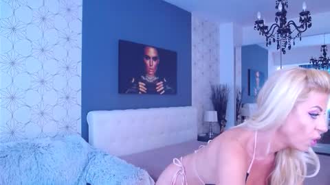 Mary Mais online show from 09.28.25