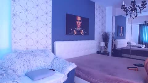 Mary Mais online show from 12.05.25