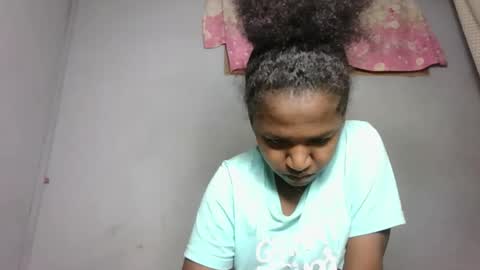 Snapshot of marina0506 chatting on 12.21.25 marina0506 online show from 12.21.25