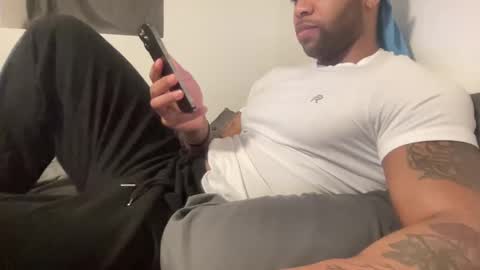 Snapshot of marineguyk19 chatting on 02.05.25 Z online show from 02.05.25