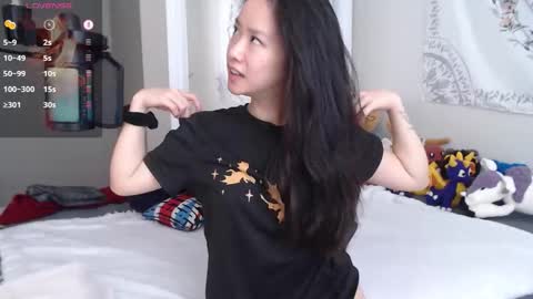 Snapshot of marissapeach chatting on 10.25.25 MarissaPeach online show from 10.25.25