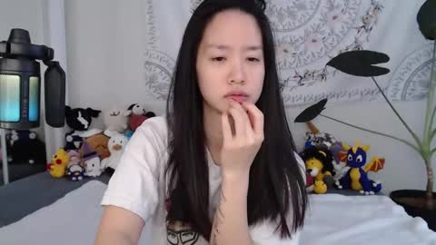 Snapshot of marissapeach chatting on 11.30.25 MarissaPeach online show from 11.30.25