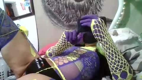 Snapshot of marissaspiercedpussy chatting on 12.03.25 Prissy Miss online show from 12.03.25