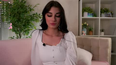 Snapshot of marivelmahlke chatting on 05.10.26 Mari online show from 05.10.26