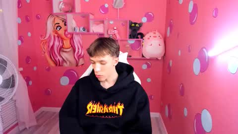 Snapshot of mark_branston chatting on 10.10.25 Mark online show from 10.10.25