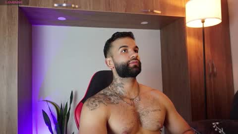 Mark online show from 11.10.25