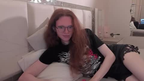 Snapshot of markglover chatting on 11.13.25 Mark online show from 11.13.25