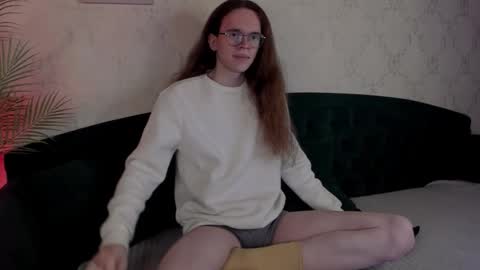 Snapshot of markglover chatting on 11.20.25 Mark online show from 11.20.25