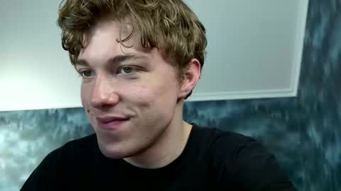 Snapshot of markshot_ chatting on 11.08.25 markshot_ online show from 11.08.25