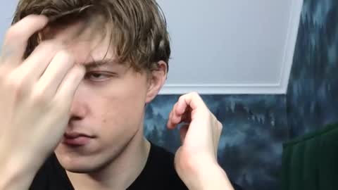 Snapshot of markshot_ chatting on 11.20.25 markshot_ online show from 11.20.25