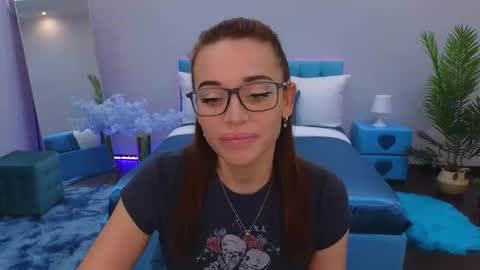 Snapshot of marladewis chatting on 10.04.25 MarlaDewis online show from 10.04.25