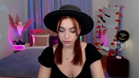 Snapshot of marladewis chatting on 10.25.25 MarlaDewis online show from 10.25.25