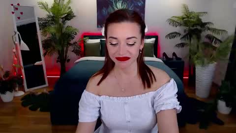 Snapshot of marladewis chatting on 11.15.25 MarlaDewis online show from 11.15.25