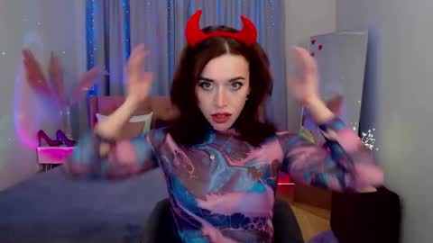 Snapshot of marladewis chatting on 11.23.25 MarlaDewis online show from 11.23.25