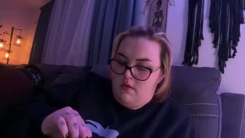 Snapshot of maroon_moon chatting on 11.27.25 maroon_moon online show from 11.27.25