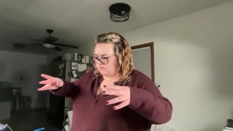 Snapshot of maroon_moon chatting on 12.01.25 maroon_moon online show from 12.01.25