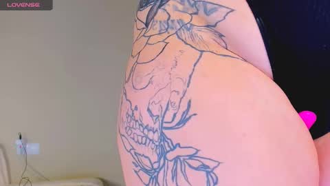 Snapshot of marrenar chatting on 10.05.25 Mari online show from 10.05.25