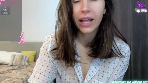 Snapshot of marrycolins chatting on 09.15.25 marrycolins online show from 09.15.25