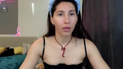 Snapshot of marrycolins chatting on 11.01.25 marrycolins online show from 11.01.25