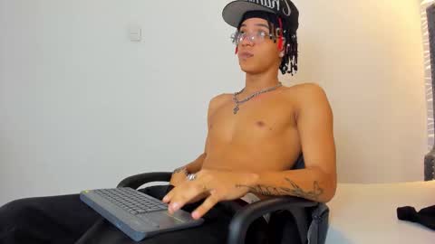 Snapshot of marshall_spencer chatting on 02.24.26 MARSHALL online show from 02.24.26