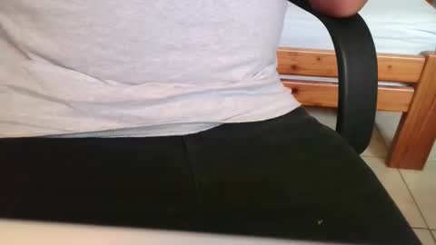 Snapshot of martial04 chatting on 10.22.25 martial04 online show from 10.22.25