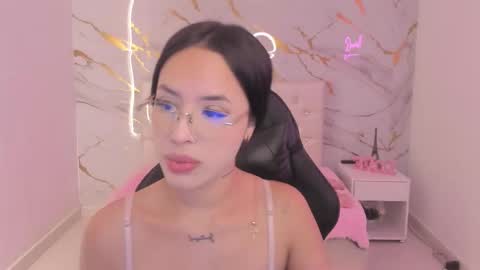 Snapshot of martina_gomezgomez chatting on 02.12.26 online show from 02.12.26