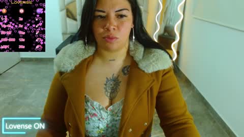 Snapshot of martina_tay chatting on 01.15.25 Hey im martina online show from 01.15.25