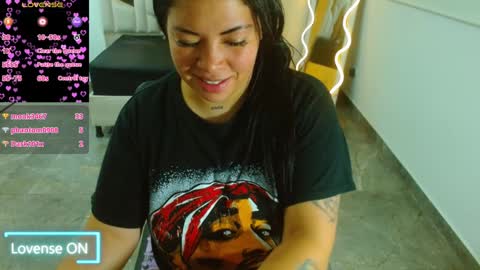 Snapshot of martina_tay chatting on 01.25.25 Hey im martina online show from 01.25.25