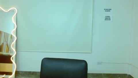 Snapshot of martina_tay chatting on 03.10.25 Hey im martina online show from 03.10.25