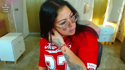 Snapshot of martina_tay chatting on 12.03.25 Hey im martina online show from 12.03.25