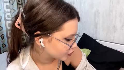 Mia online show from 02.13.26