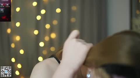 Snapshot of mary_hope_u chatting on 12.12.24 Mary online show from 12.12.24