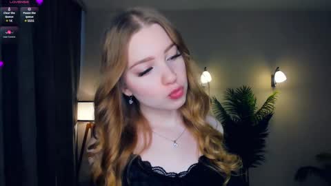 Snapshot of mary_hope_u chatting on 03.03.25 Mary online show from 03.03.25