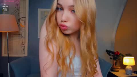 Snapshot of mary_hope_u chatting on 10.05.25 Mary online show from 10.05.25