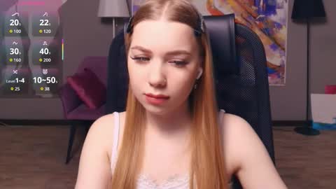 Snapshot of mary_hope_u chatting on 12.03.25 Mary online show from 12.03.25