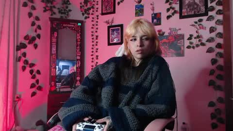                      100   online show from 02.10.25