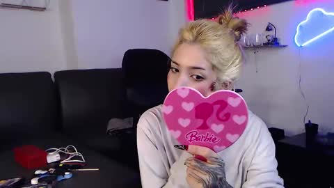                      100   online show from 02.19.25