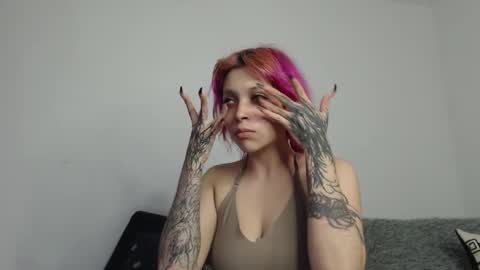                      100   online show from 10.06.25